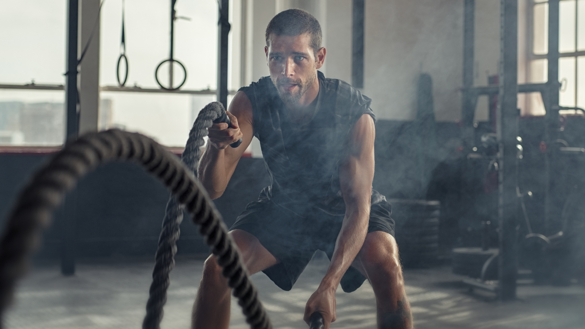 Silový tréning vo fitness centre.png