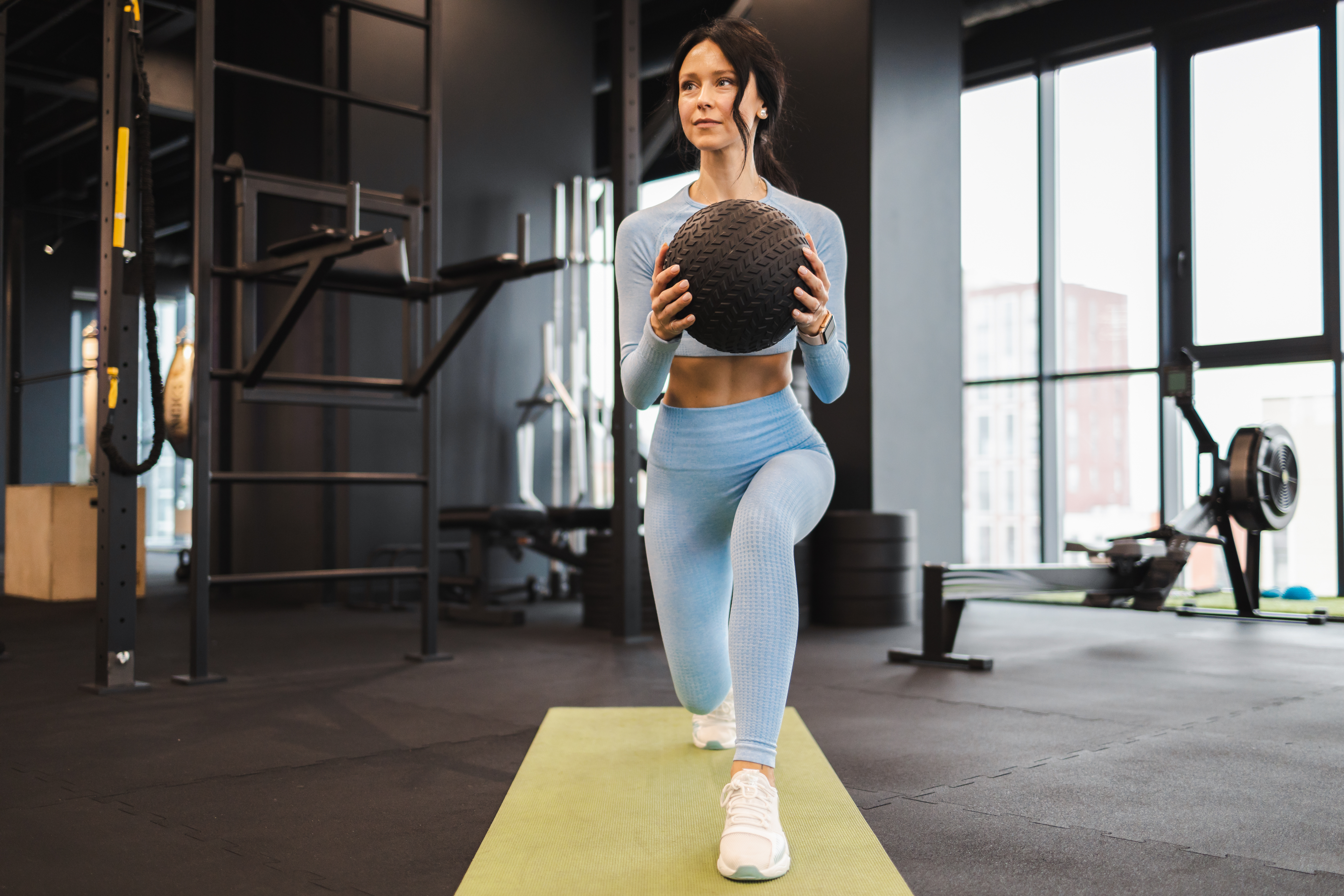 Prečo do tréningu zaradiť výpady a ako ich robiť správne? vypad-s-loptou.jpeg